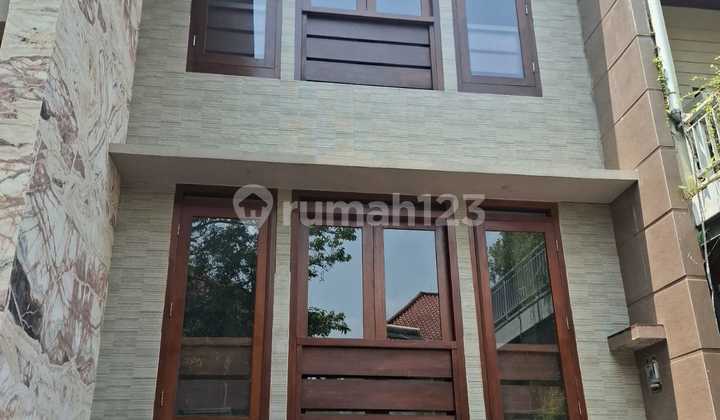 RUMAH 2 LANTAI KOTA BARU PARAHYANGAN 1
