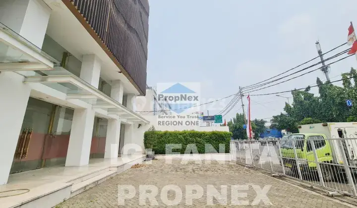 Disewakan Gedung di Jl Panjang Sebelah Galerry Batik Putri Dan Indomaret. 2