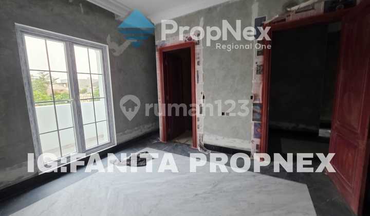 BRAND NEW! SUPER MEWAH HADAP TAMAN! Dijual rumah mewah hadap taman di Taman Permata Buana,Jakarta Barat. Berada di cluster baru yg dijaga ketat. 2