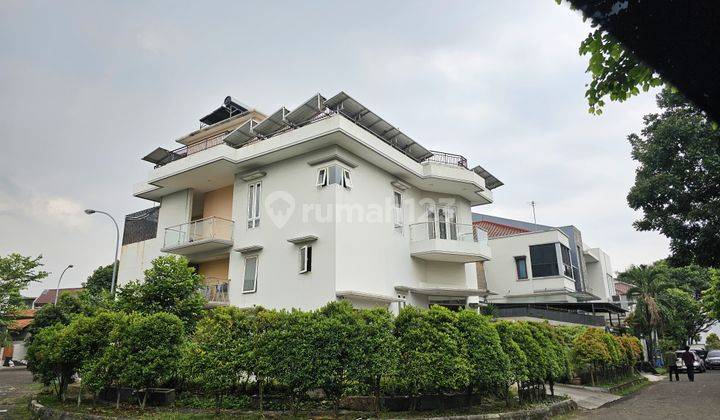 Rumah Luas di Giriloka Bsd, Ada Swimming Pool, Kt Banyak SHM  1