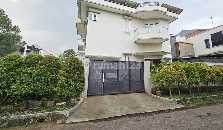 Rumah Luas di Giriloka Bsd, Ada Swimming Pool, Kt Banyak SHM  2