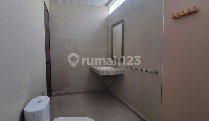 QUICK SALE - HOEK EDITION  Vermont Parkland Corner House