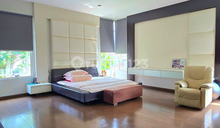 Turun Harga! Telaga Golf Bsd, Luas Mewah Old Money House ! 2