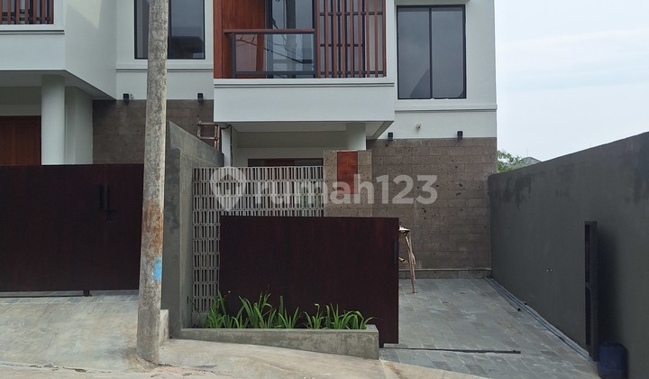 New Modern Ready-to-Occupy House on Jl. Saridana Cargo, Denpasar, Bali New Modern Ready-to-Occupy House on Jl. Saridana Cargo, Denpasar, Bali