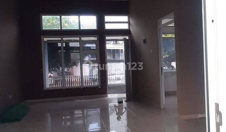 JUAL CEPAT RUMAH HOEK DAN LEBIHAN TANAH AKSES MUDAH DAERAH DEPOK 2