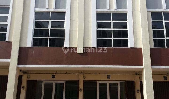 Dijual Ruko 3 Lantai Cocok Untuk Usaha, Samping Pinggir Jalan Persis + Akses Mudah, Di Cibinong Bogor 1