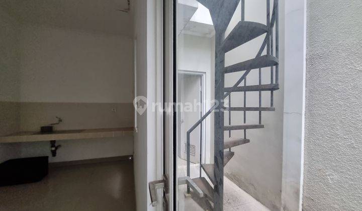 Rumah baru belum pernah dihuni di cluster Edison dekat ke UMN, Scientia Garden, Summarecon Serpong, Tangerang, Banten  7