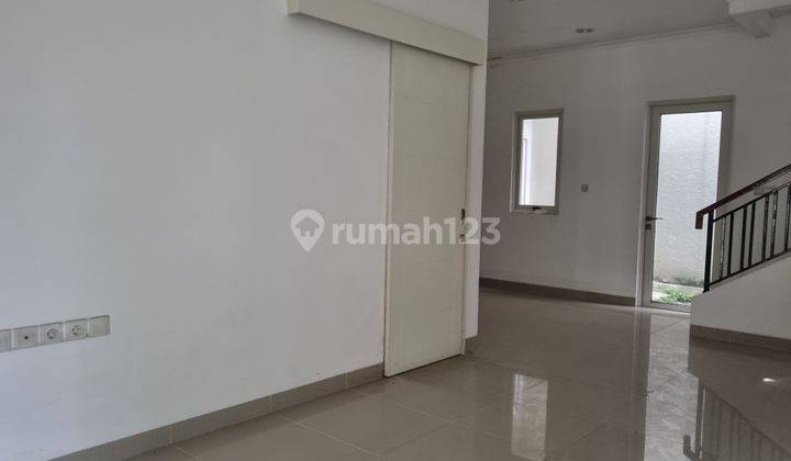 Rumah baru belum pernah dihuni di cluster Edison dekat ke UMN, Scientia Garden, Summarecon Serpong, Tangerang, Banten  9