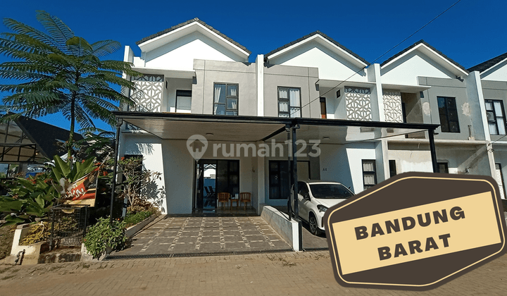 BEST INVESTMENT Rumah VILLA Sejuk ROOFTOP Kolam Renang di Bandung 1