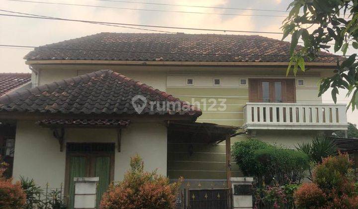 Rumah 2 Lantai Halaman Sangat Luas 2