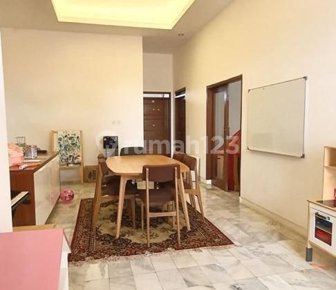 Dijual Rumah Cantik Dan Luas di Ciputat