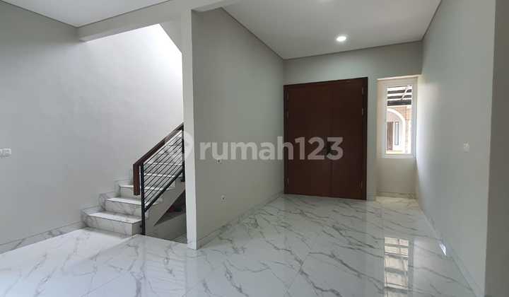 Miliki Rumah Brand New, Hoek Strategis di The Icon Bsd