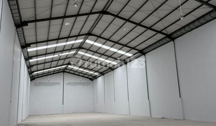 Cheap Warehouse for Rent, 4 Units Attached. Located in Laksana Business Park. Paku Haji. Tangerang.