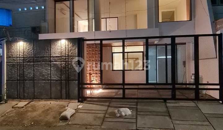 Dijual Cepat Rumah 2 Lantai Furnished Uk 10x20 di Muara Karang  2