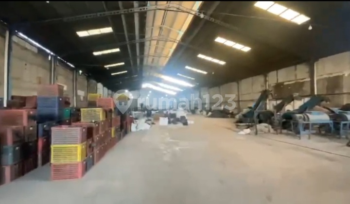 Selling Cheap, Warehouse Land Calculation 3000 Mtr, Dadap Main Road