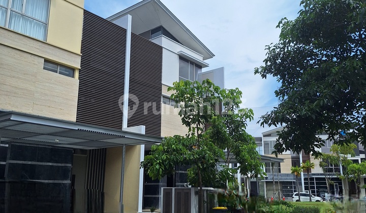 For Rent 3-Story House at Golf Island PIK
