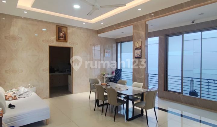 Sell Cheap Ready to Live Luxury House in Golf Island.