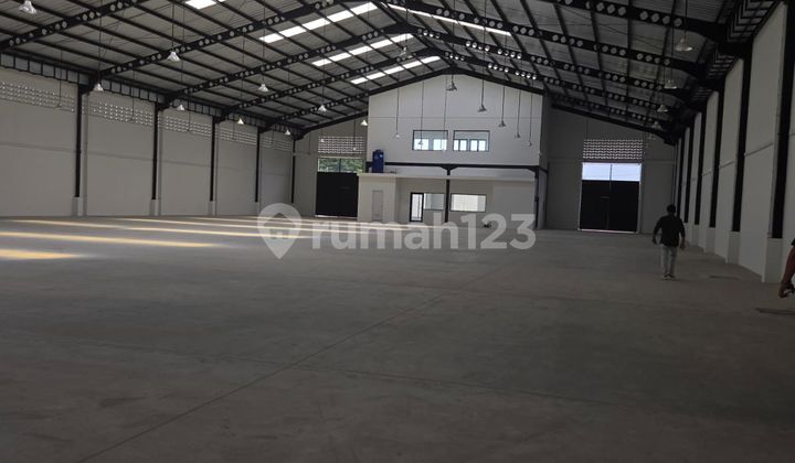 Cheap Rent New Large Warehouse 1960 Sq M Ready at Laksana Business Park.