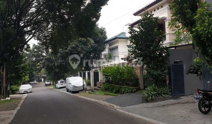 Kebayoran Baru Rumah Modern Classic, di Jl.Dempo Kebayoran Baru Jakarta Selatan 2 Lantai SHM Bagus, Turun Harga 