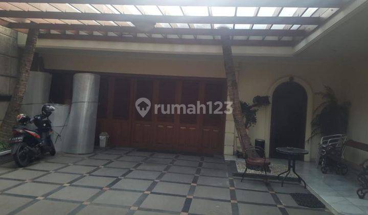 Lokasi Menteng Depan Jalan Raya, Jalan Protokol 18