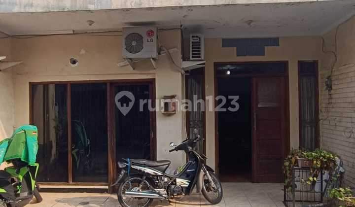 Dijual Rumah di Patal Senayan Lokasi Strategys