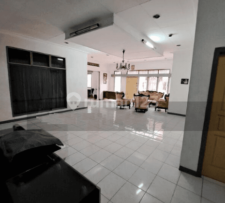 Dijual Rumah di Menteng Lokasi Strategys 2