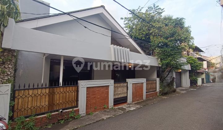 Dijual Rumah Murah Dua Lantai di Patal Senayan