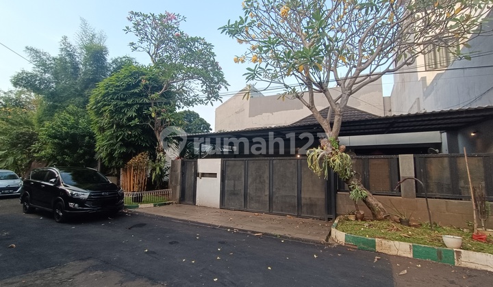 Dijual Rumah Di Patal Senayan Posisi Hook Pinggir Jalan Raya