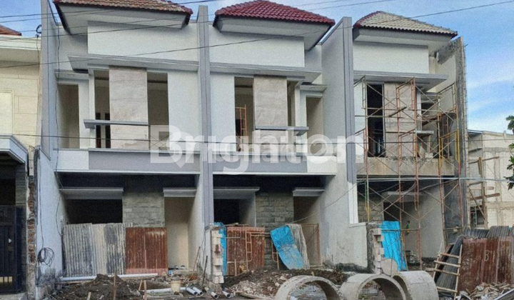 Sutorejo new gress jalan raya row 4 mobil 2