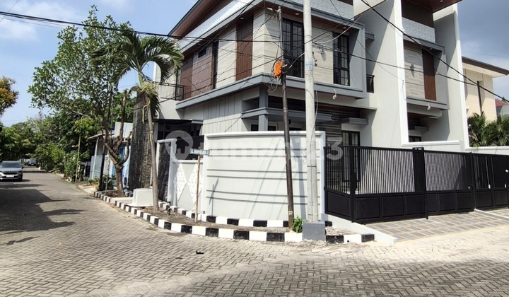 Manyar Jaya Brand New House, can be purchased with KPR (Home Ownership Credit) / Cash. Manyar Jaya Brand New House, can be purchased with KPR (Home Ownership Credit) / Cash.