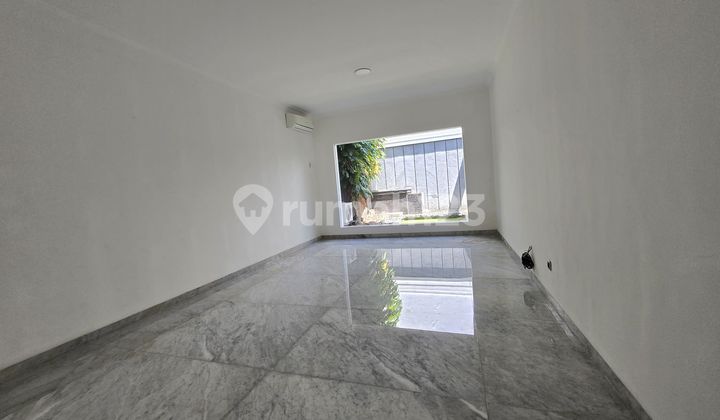 Luxury Ready-to-Occupy House, 560 Square Meters in Intercon Taman Kebon Jeruk 2