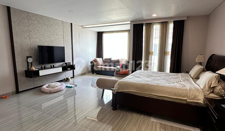 Rumah Mewah Full Furnished Di Green Garden 2