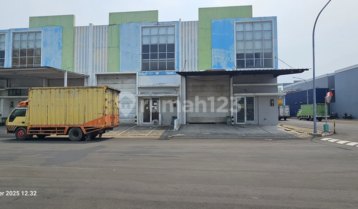Gudang Sedayu Bizpark Daan Mogot 12x24 dua lantai, hoek Gudang Sedayu Bizpark Daan Mogot 12x24 dua lantai, hoek