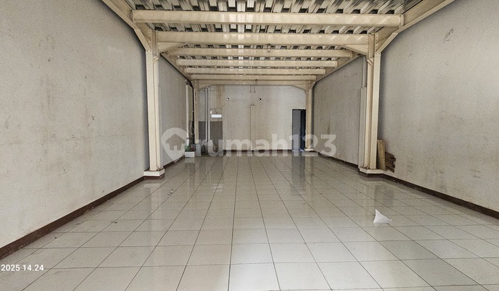 Sedayu Bizpark 6x24 Daan Mogot 3 Floors with Mezzanine, Excellent Sedayu Bizpark 6x24 Daan Mogot 3 Floors with Mezzanine, Excellent