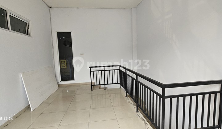 Warehouse for Sale Sedayu Bizpark 9x32.5 Daan Mogot two-story office Warehouse for Sale Sedayu Bizpark 9x32.5 Daan Mogot two-story office