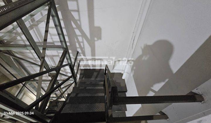Gudang Sedayu Bizpark Tiga lantai  Bagus 2