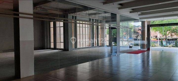 Disewakan Ruang Usaha, Lantai Dasar, Luas 273m2 di  Kemang Raya  3