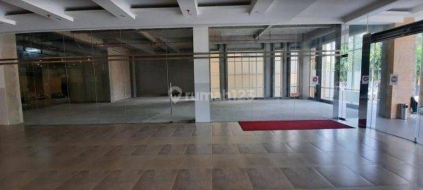 Disewakan Ruang Usaha, Lantai Dasar, Luas 273m2 di  Kemang Raya  4