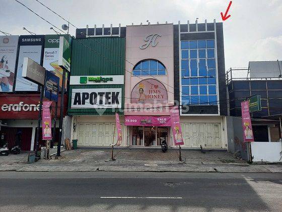 Disewakan  Ruko 3,5 Lantai ,Luas 267m2 di Jl. Raya Jatiwaringin Pondok Gede 1