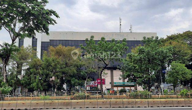 Disewakan Ruang Usaha, Lantai Dasar , Luas 950m2 di Rawamangun 2