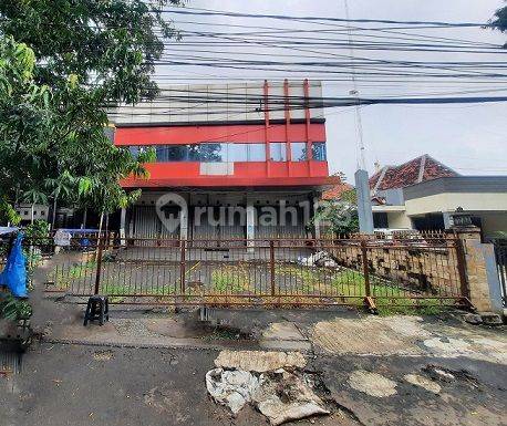 Disewakan Bangunan 2,5 Lantai , Luas 750m2 di Jl. Minangkabau , Manggarai 2