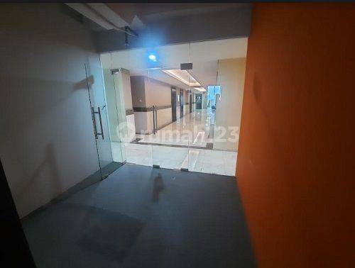 Dijual Unit Kantor, Semi Furnished , Luas 139m2 di Grand Slipi Tower 2