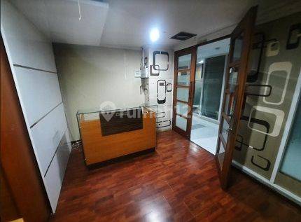 Disewakan Kantor, Semi Furnished, Luas 57m2 di Mth Square, Cawang 2