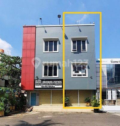 Disewakan Ruko 3,5 Lantai ,luas 128m2 di Jl.perintis Kemerdekaan , Pulomas 1