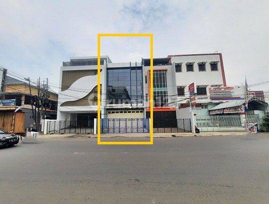 Disewakan Ruko 3,5 Lantai Luas 306m2 di Raya Jatiwaringin, Bekasi  1