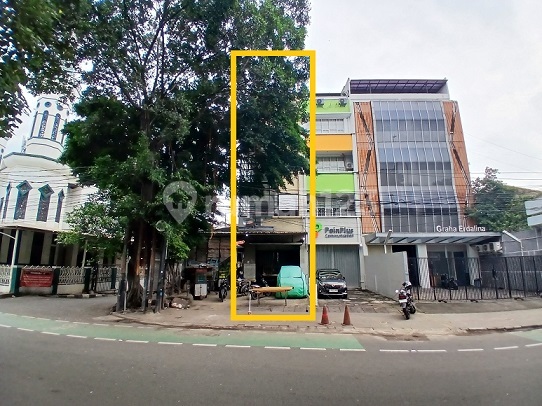 For Rent: 4.5-Story Shop House on Jl. KH Abdullah Syafei, Tebet