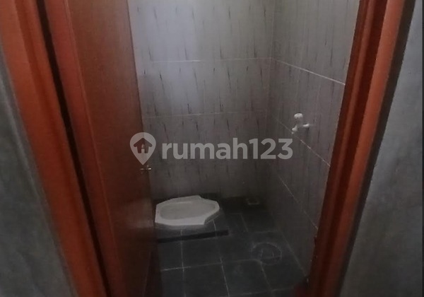 Warehouse for rent per unit, area 75m2 on Jl. Dewi Sartika, East Jakarta.