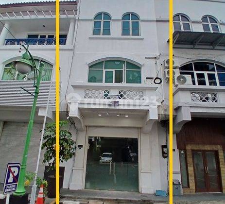 Disewakan  Ruko 3,5 Lantai di Jl. Tentara Pelajar , Senayan , Kebayoran lama 2