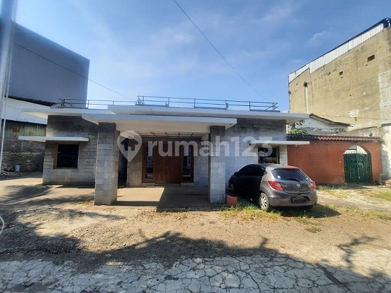 Disewakan  Bisa Untuk Showroom, Luas tanah 1300m2 di Jl. Proklamasi , Menteng