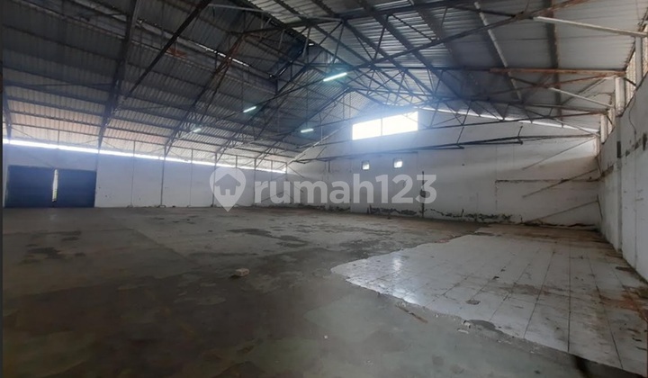 For Rent Spacious 900M2 Warehouse in Pancoran Timur, Cikoko For Rent Spacious 900M2 Warehouse in Pancoran Timur, Cikoko
